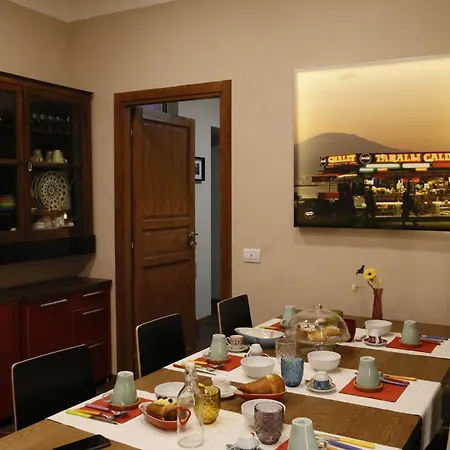 Napolicentrico Bed & Breakfast 4*